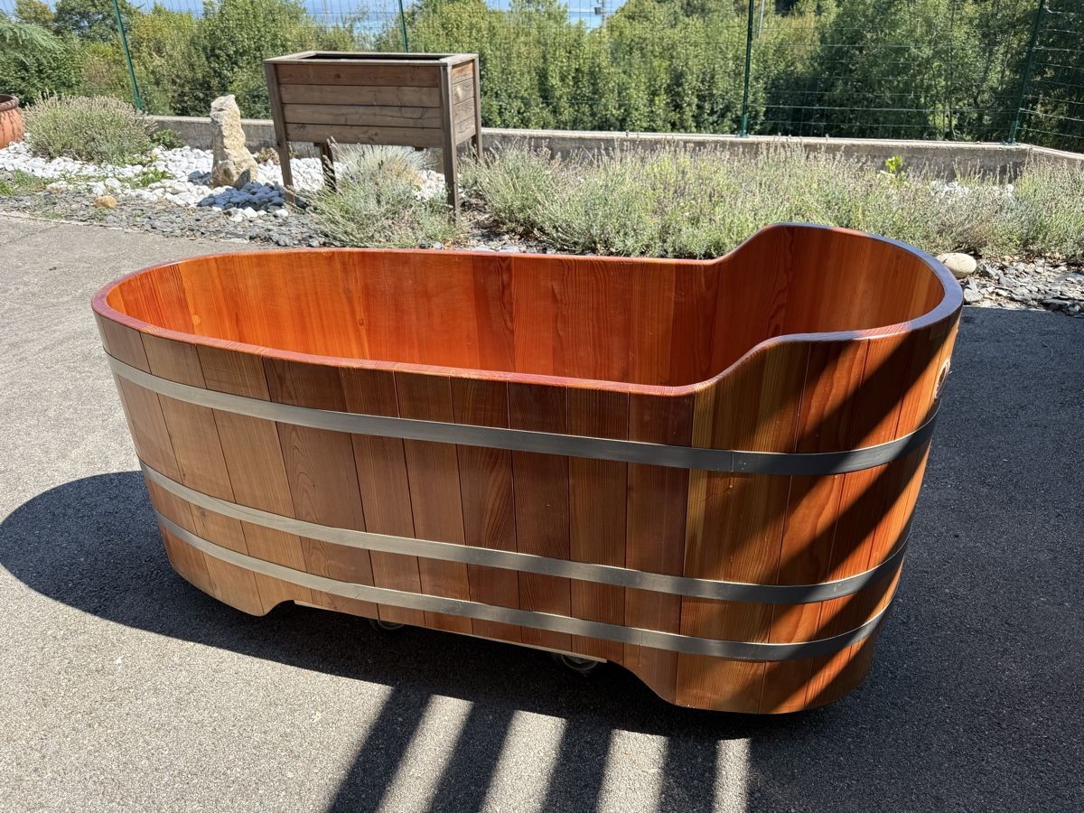 Baignoires: Baignoire en bois – D'occasion à Chambrelien par urb_ngr5 1