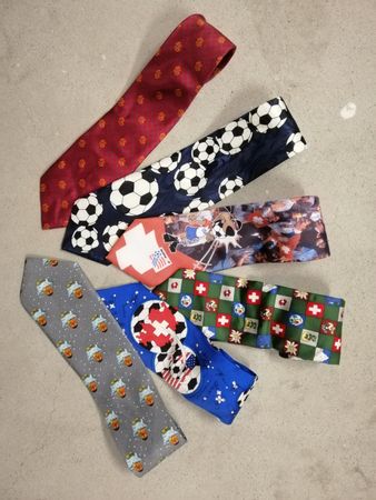 6 Krawatten, EM/WM, Comic