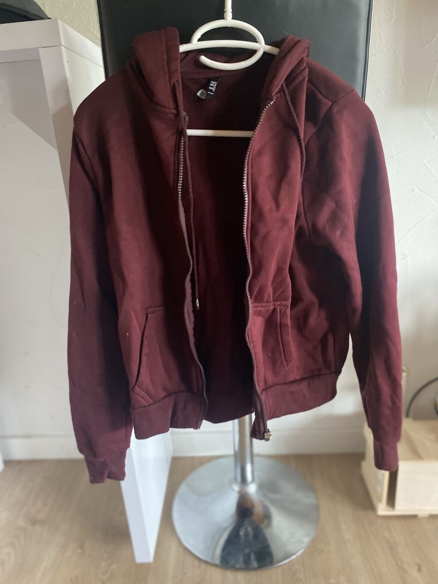 Maglioni & Felpe: Kapuzenpullover mit Reissverschluss bordeauxrot Grösse S – Nuovo (secondo la descrizione) da Steckborn venduto da Amandabraun96 1