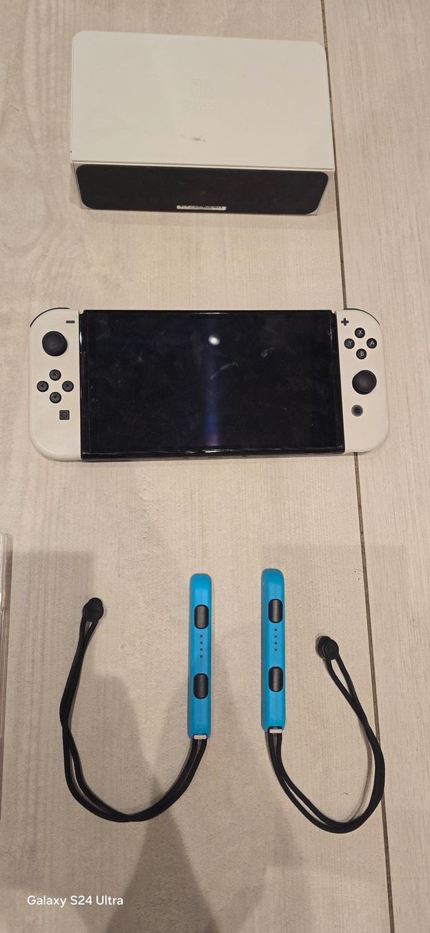 Nintendo Konsolen: Nintendo switch oled+Zelda pro Controller – Gebraucht aus Trachslau von ek40 1