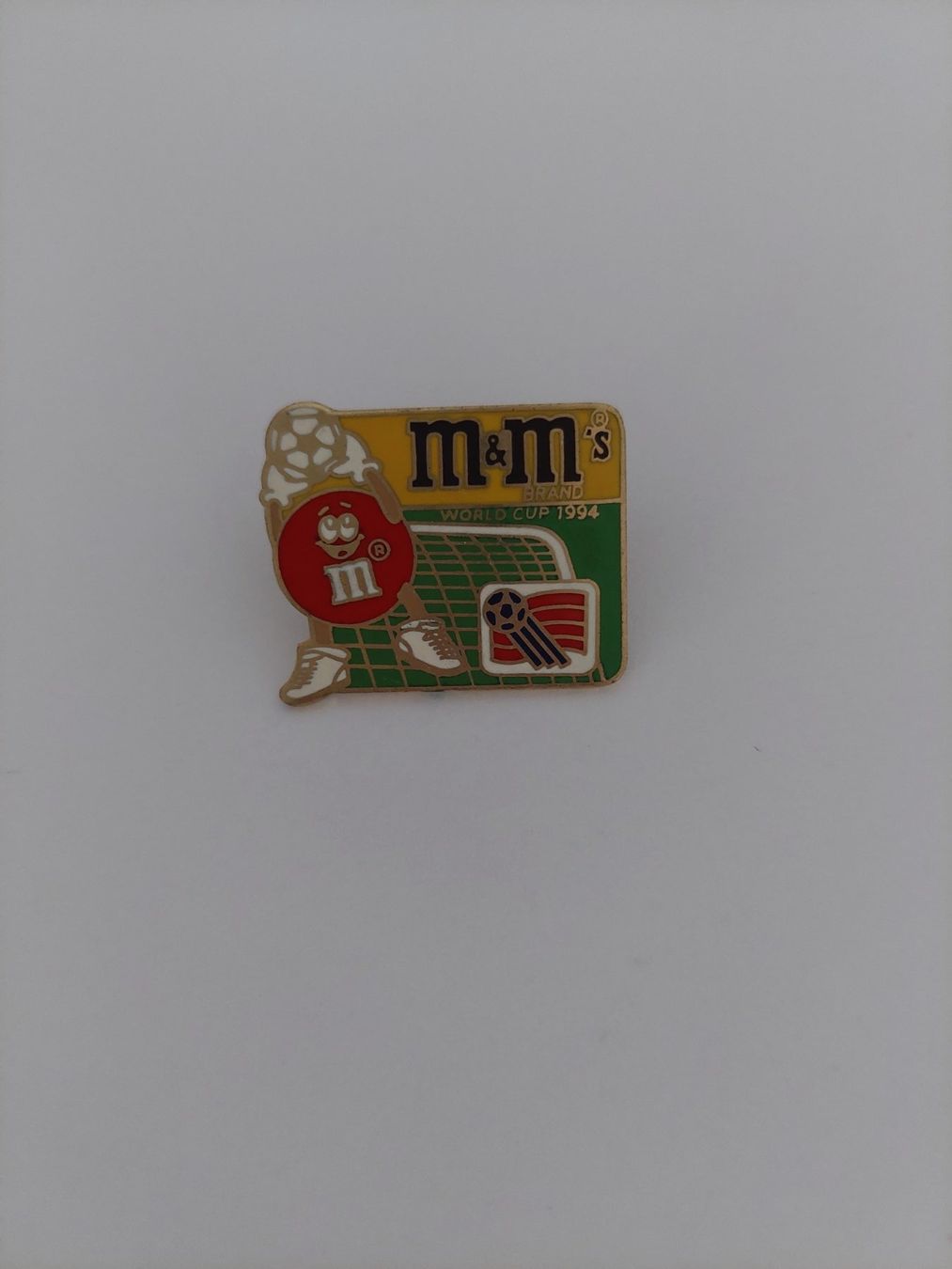 Placchette & Badge: Pin M&Ms WM 1994 – Usato da Köniz venduto da Pinscollect