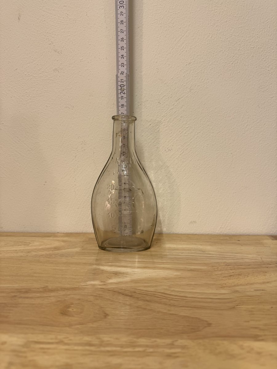Flaschen: Glasflasche mit Messmarkierung und Kuh-Prägung  – Gebraucht aus Birsfelden von inf_l2yy 2