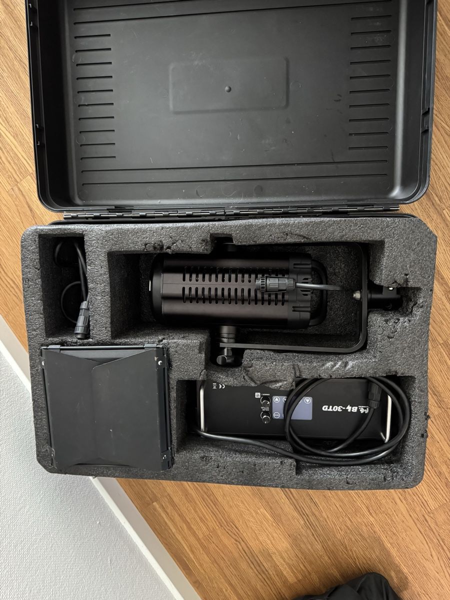 Laboratorio & Camera oscura: Video light Falcon 300W – Usato da Zürich venduto da shu_knl5 5