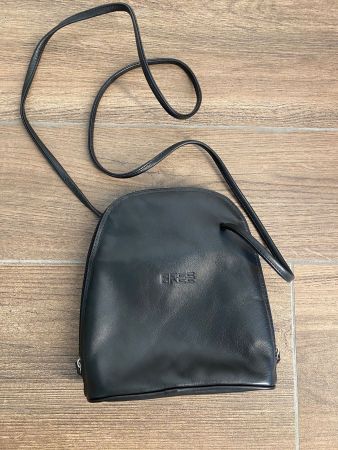Bree Umhängetasche klein aus Leder schwarz