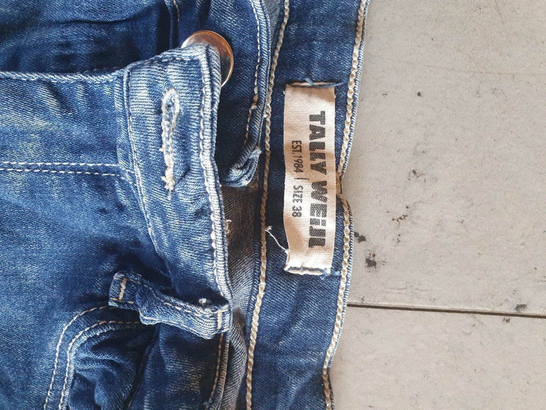 Tally Weijl Jeans: Jeans – Usato da Moosseedorf venduto da Sonnenschein.. 2
