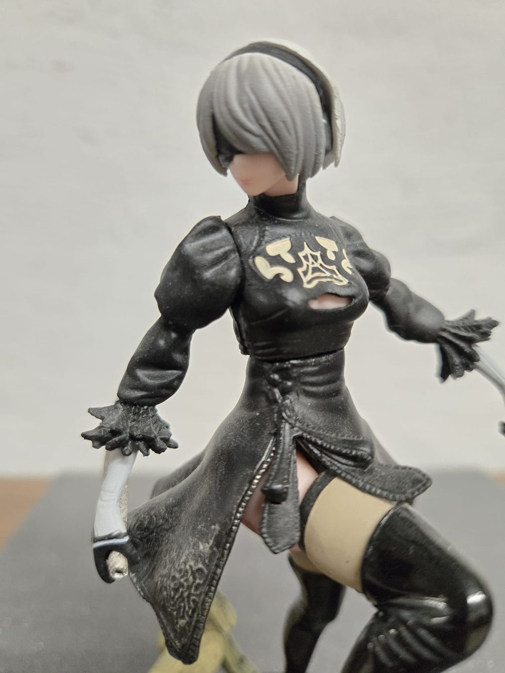 Statuette: Nier Automata Figur 2B mit Pod – Usato da Rheinsulz venduto da Dred 4