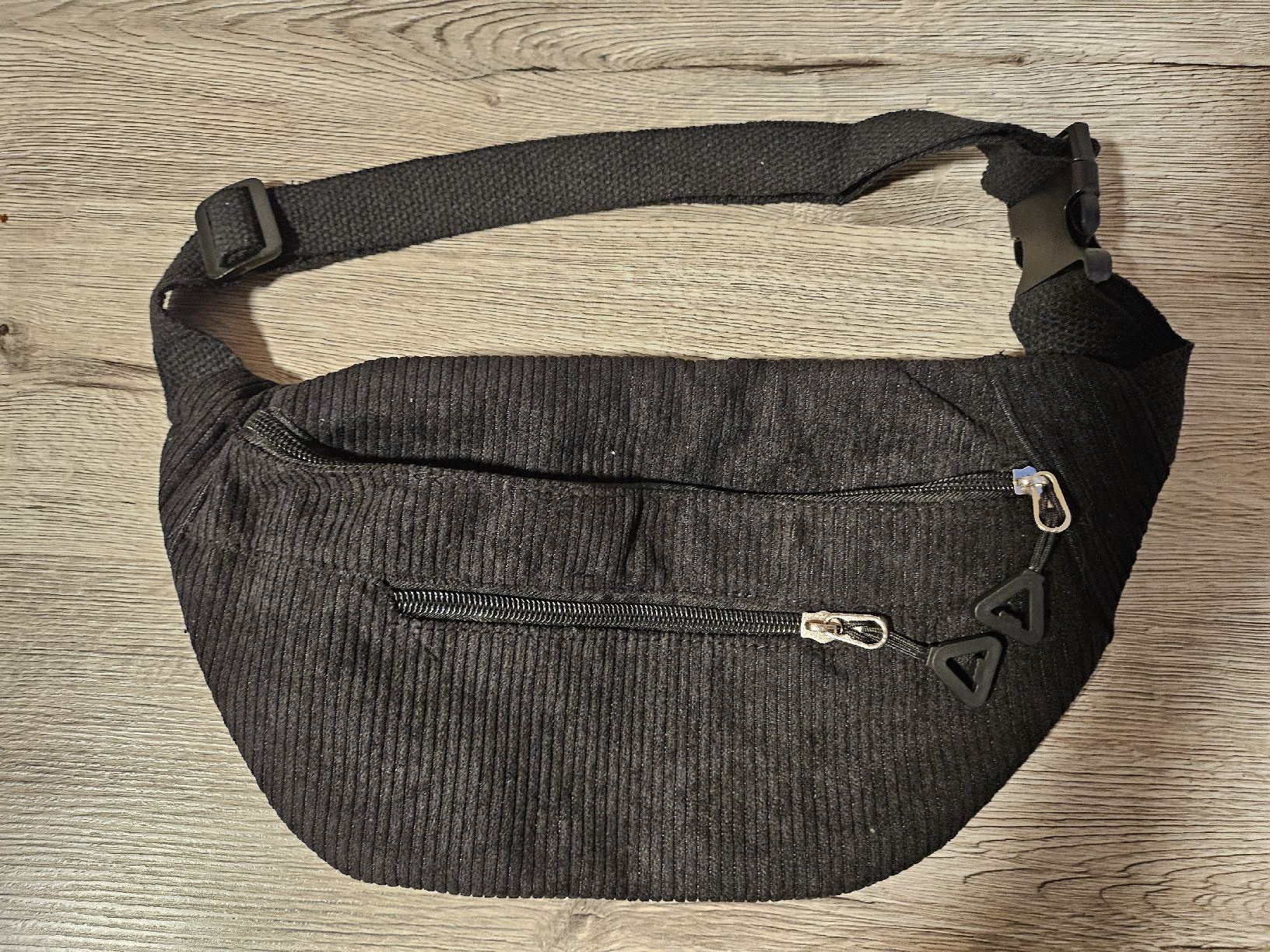 Taschen für Damen: Schicke Cord Bauchtasche, neu! – Neu und originalverpackt aus Hunzenschwil von nudget