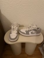 Baskets Jordan 1 Low gris blanc - taille 35,5 - bon état