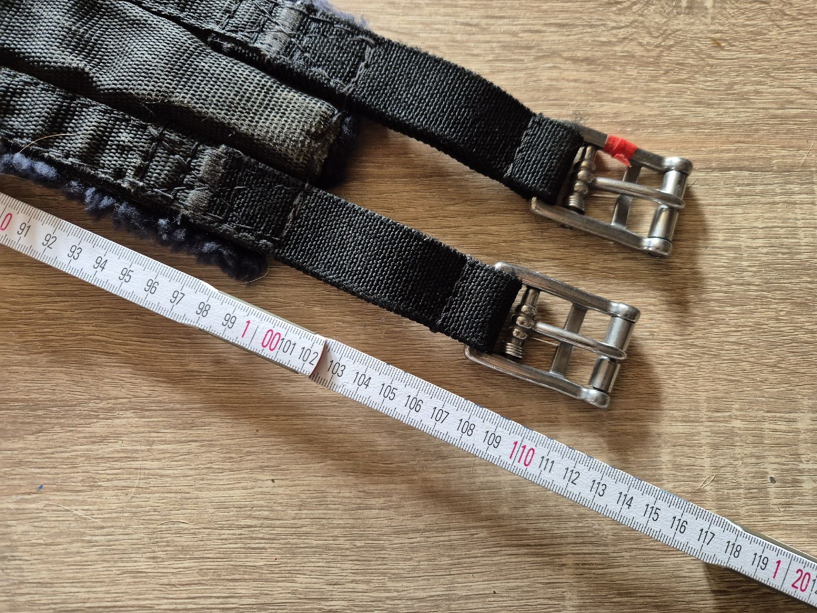 Briglie & Cavezze: Mattes Lammfellgurt 110cm – Usato da Meggen venduto da Orrinka20 3