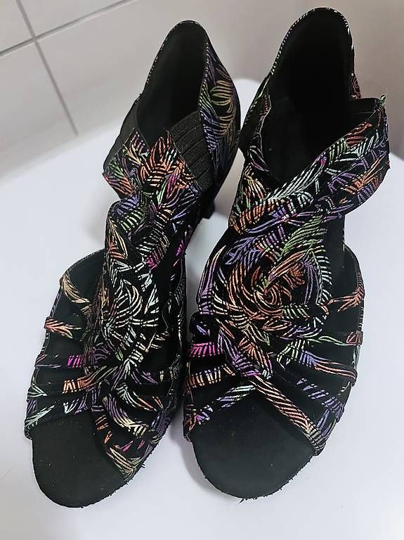 Scarpe da donna: Damen-Tanzschuhe Gr. 38 – Usato da Ehrendingen venduto da Revobelle 2