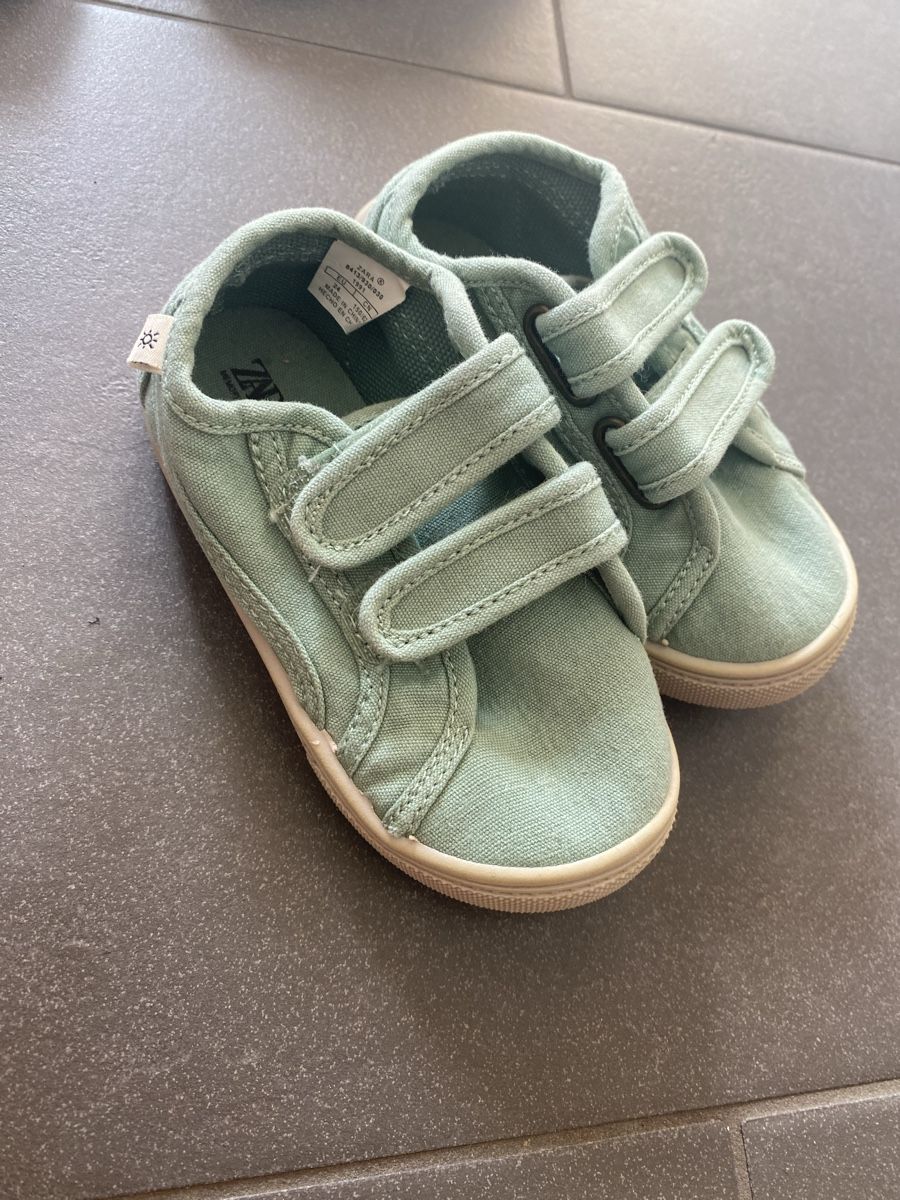 Zara Scarpe per ragazzi: Zara Kinder Turnschuhe Grösse 24 hellgrün  – Nuovo (secondo la descrizione) da Binningen venduto da Eober
