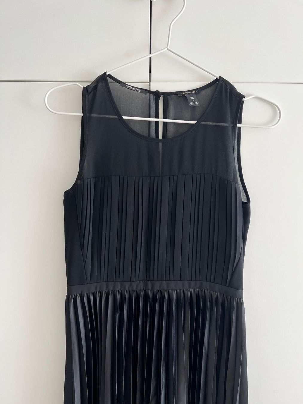 Vestiti: Scotch & Soda Plissee Kleid – Usato da Stäfa venduto da InesBo 1