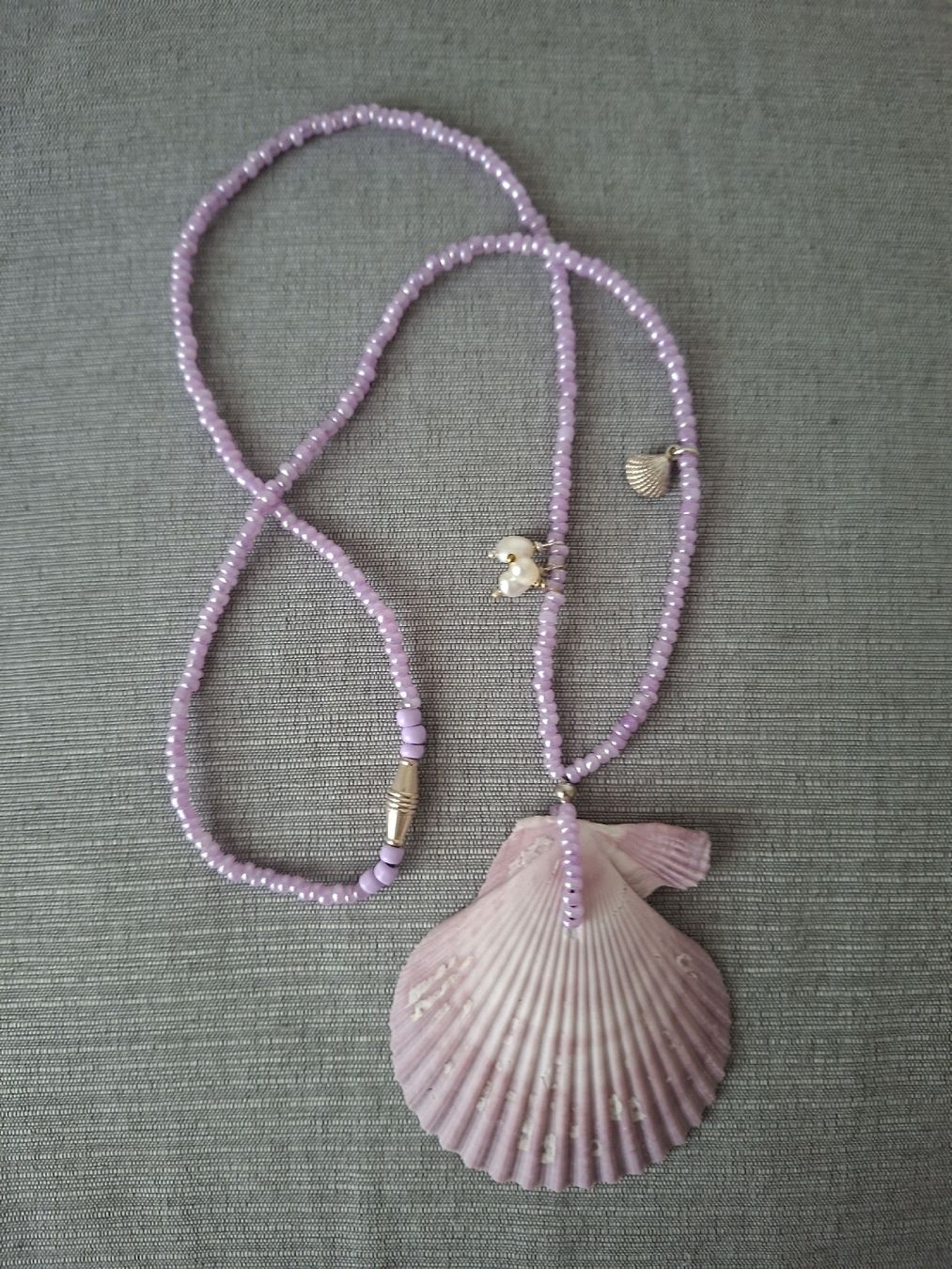 Ketten: Muschelkette lila mit Silberelementen  – Neu (gemäss Beschreibung) aus Remetschwil von littleredboots