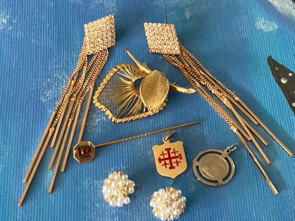 Quelle est la différence entre les bijoux vintage, antiques et immobil – Vintage Jewelry Girl