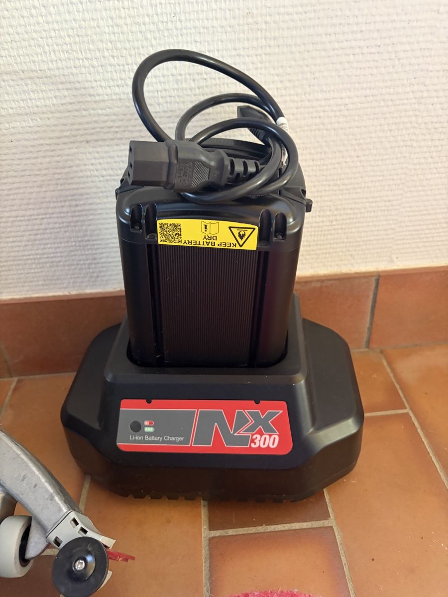 Toutes les machines: Scheuersaugmaschine Numatic NUC 244 NX  – D'occasion à Detligen par corabero 1