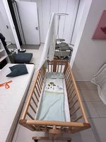 Babywiege aus Holz inkl. Matratze & Bettwäsche