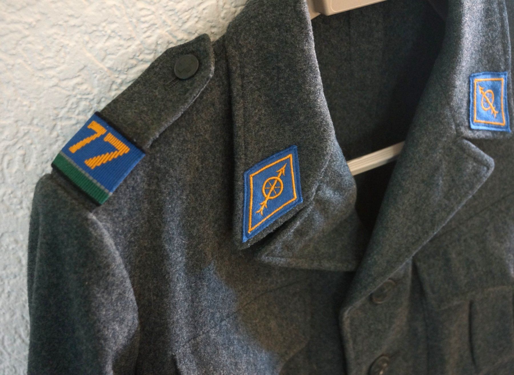 Schweizer Armee Uniformi: Neue Uniform Schweizer Armee. – Nuovo (secondo la descrizione) da Gossau SG venduto da Adler021 3