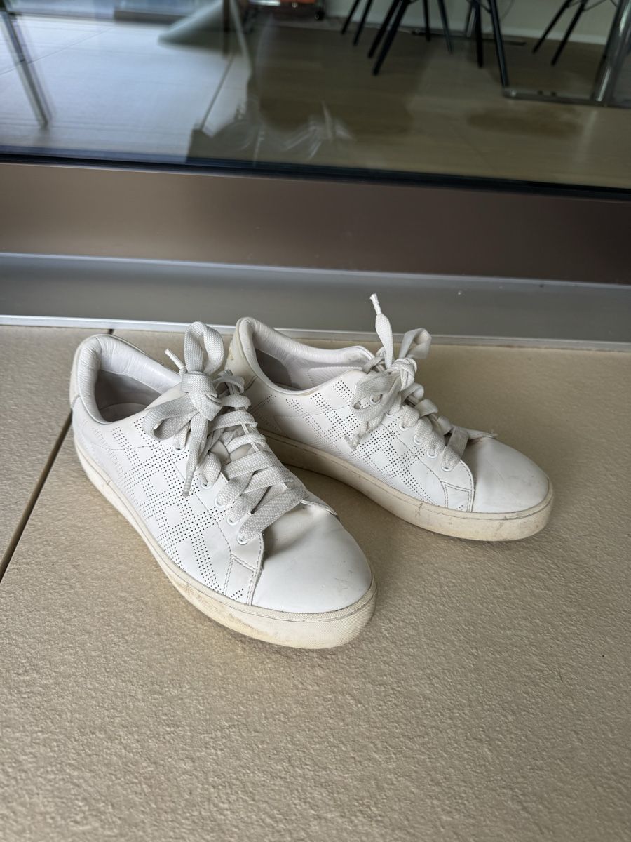Burberry Damenschuhe: White Burberry Sneakers - size 38 – Gebraucht aus Cham von lb6_m9yt 1