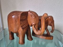 2 Éléphants en bois exotique