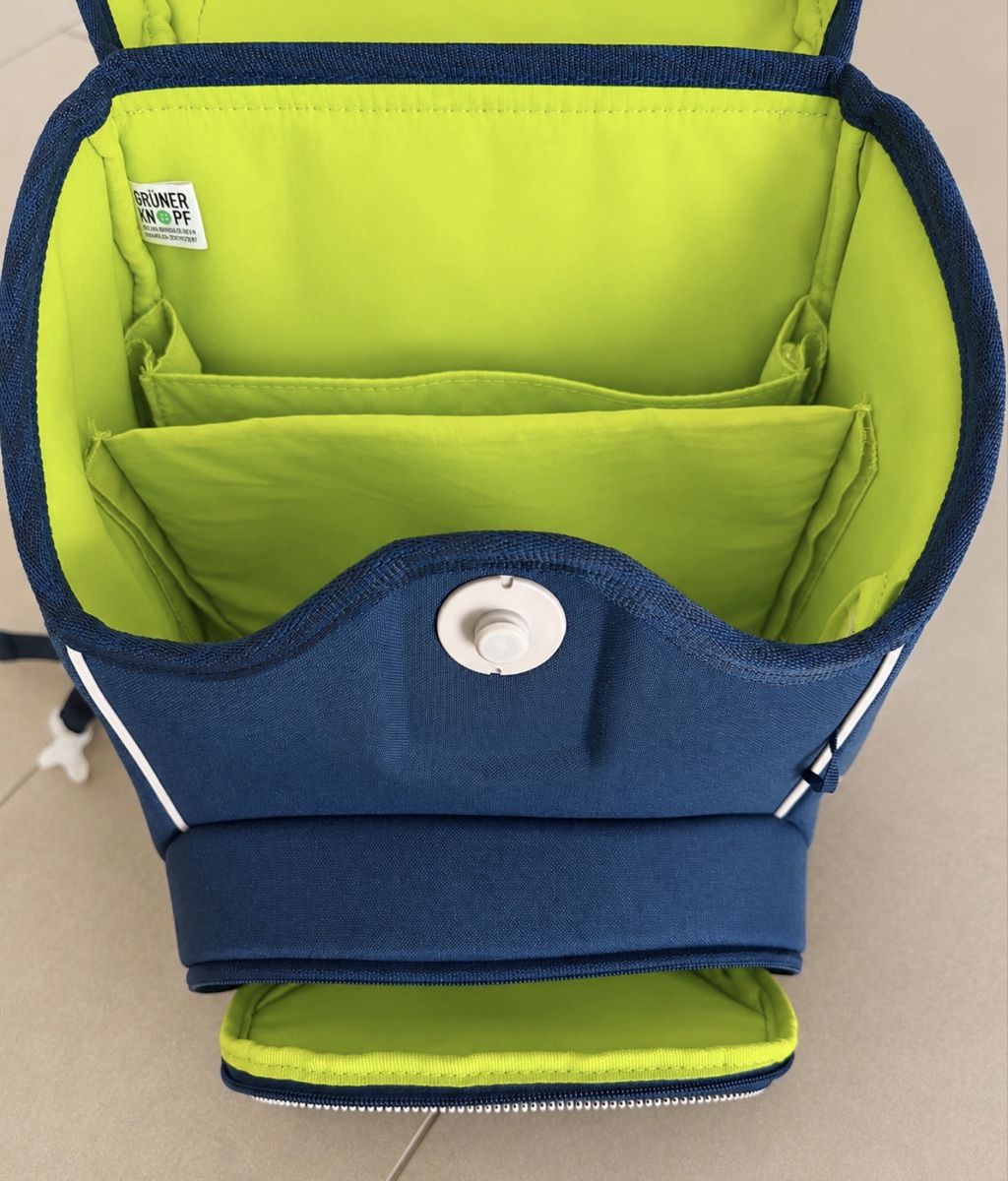 Ergobag Rucksäcke: Schulranzen ERGOBAG mit Turnsack & Regenschutz – Gebraucht aus Otelfingen von cos_j6c8 1