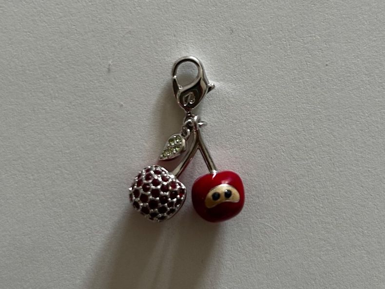 Swarovski Pendentifs: Charm Swarovski Cerises – D'occasion à Prangins par l_marcolini