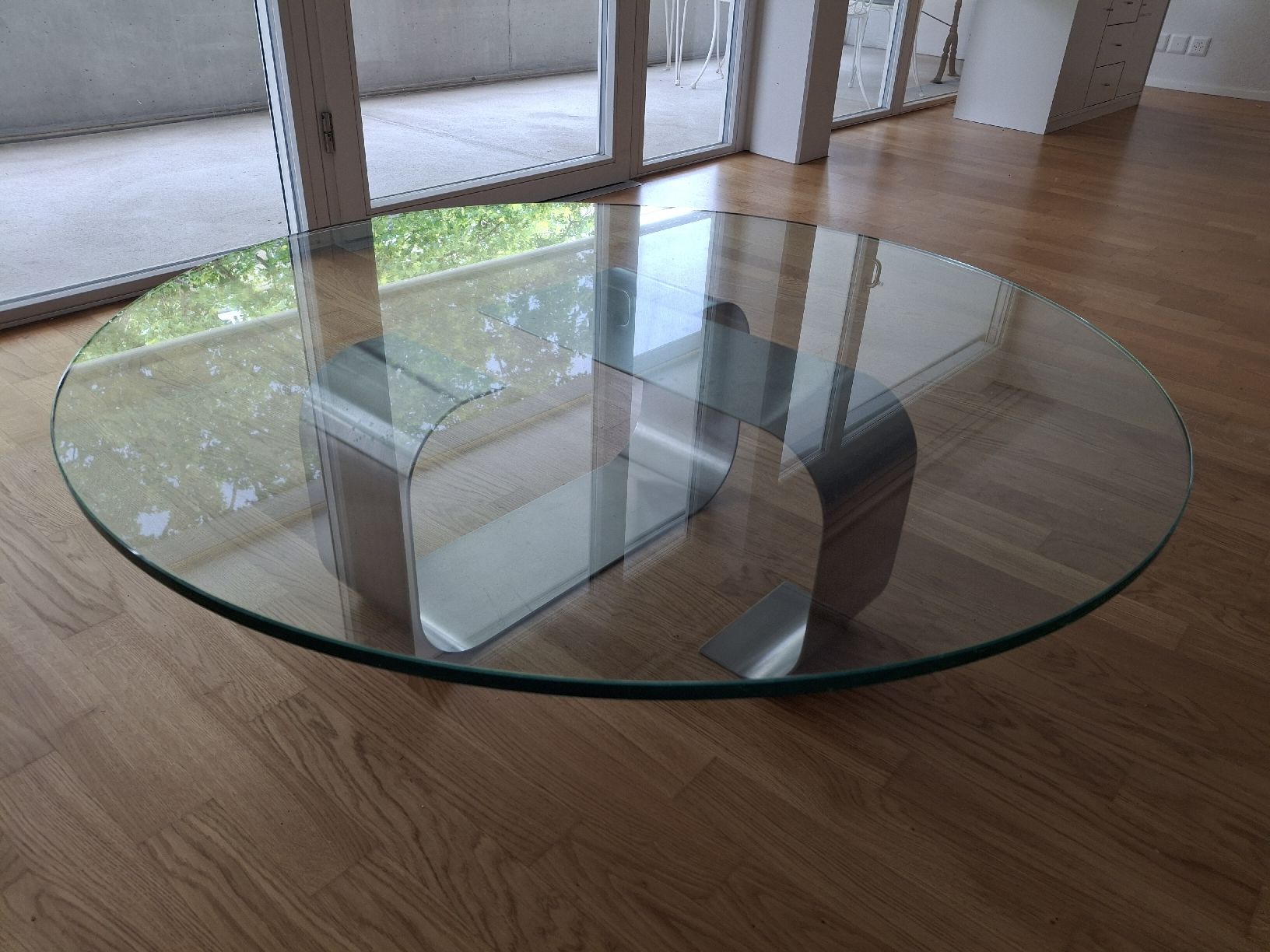 Tables: Wohnzimmertisch Glas rund – D'occasion à Bäriswil BE par vonys 1
