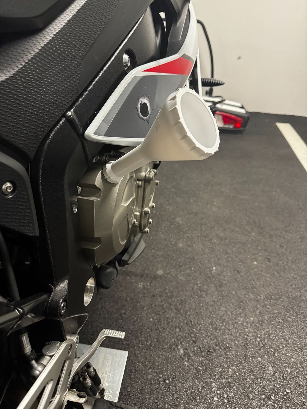 Autres appareils anciens: BMW S1000 Öl-Einfülltrichter – Neuf (Voir description) à Uhwiesen par sepp357