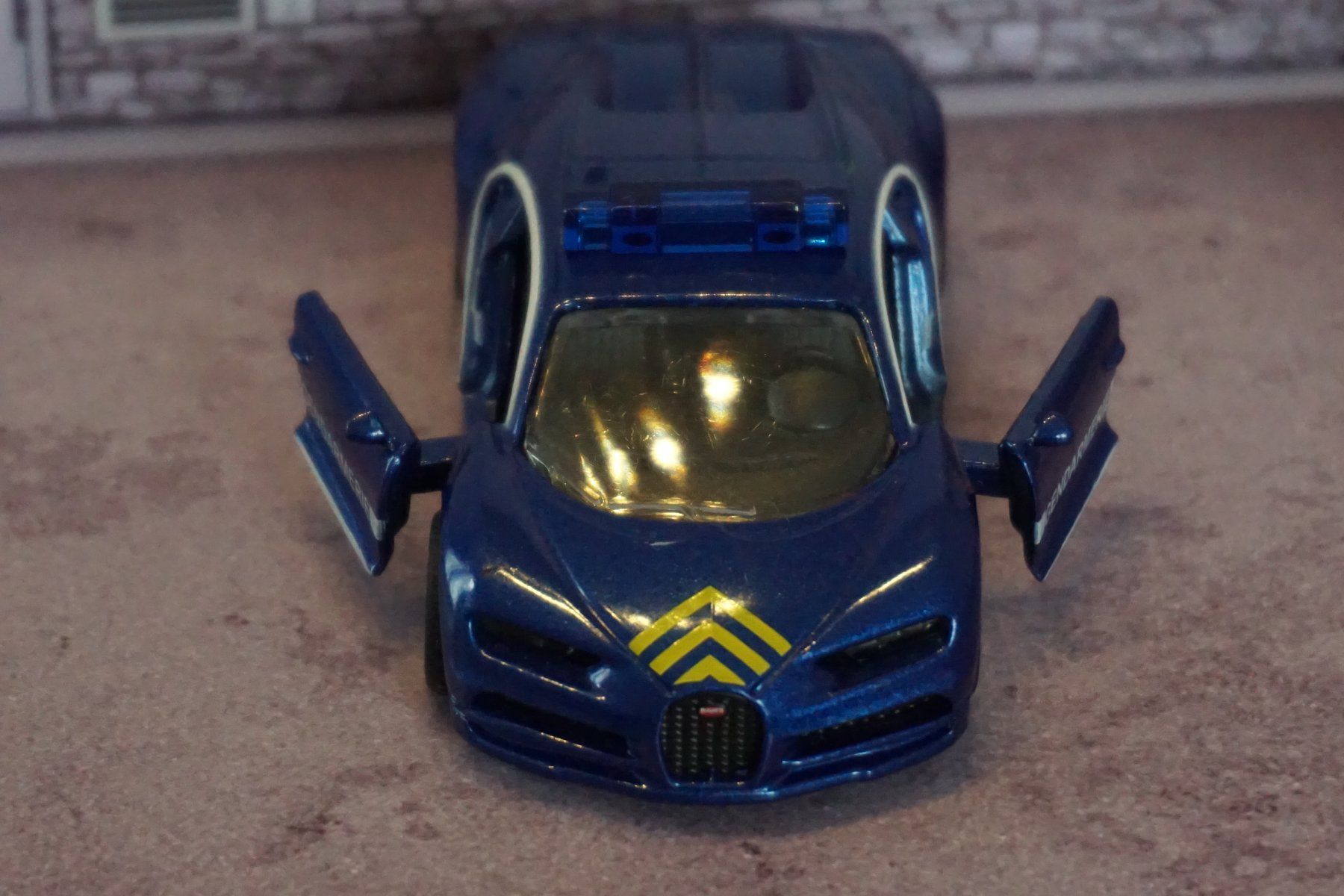 Siku Modellautos: Siku Bugatti Chiron Gandarmerie TOP !!!!!!!! – Gebraucht aus Reiden von Doppeldecker69 4