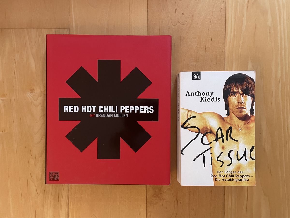 Libri: Red Hot Chili Peppers, 2 Bücher – Usato da Maienfeld venduto da formdok 1