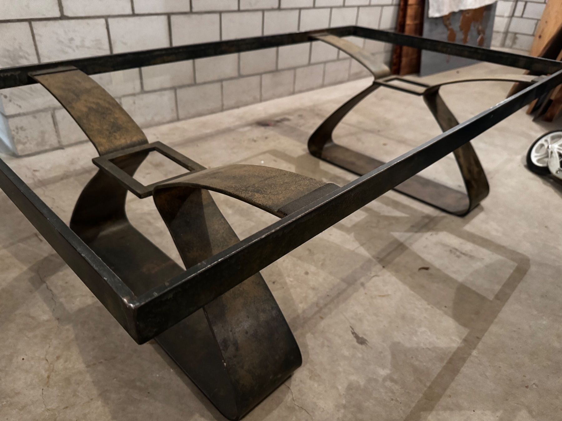 Interio Tavoli: Design Couchtisch mit Metallgestell, – Usato da Brunnen venduto da Holz-style 1