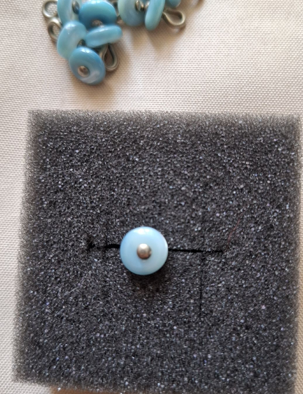 Bottoni: Set Knöpfe Katzenaugenschimmer, 8 mm. – Usato da Dietikon venduto da Hirschkopf 3