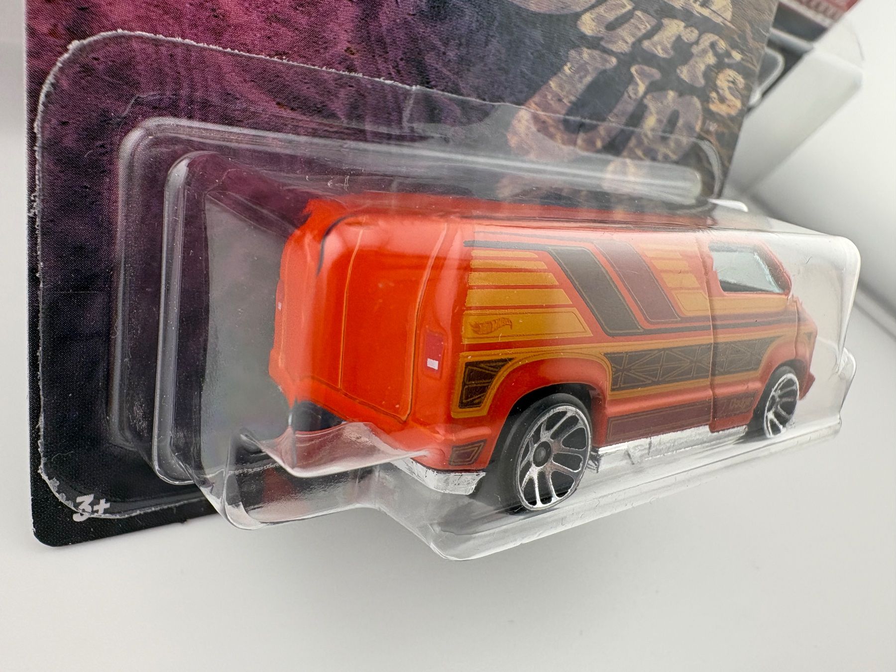 Hot Wheels Modellini d'auto: Hot Wheels Custom '77 Dodge Van Surf's up - 2025 - 2/5 – Nuovo e nell'imballaggio originale da Flawil venduto da HeisseReifen 3
