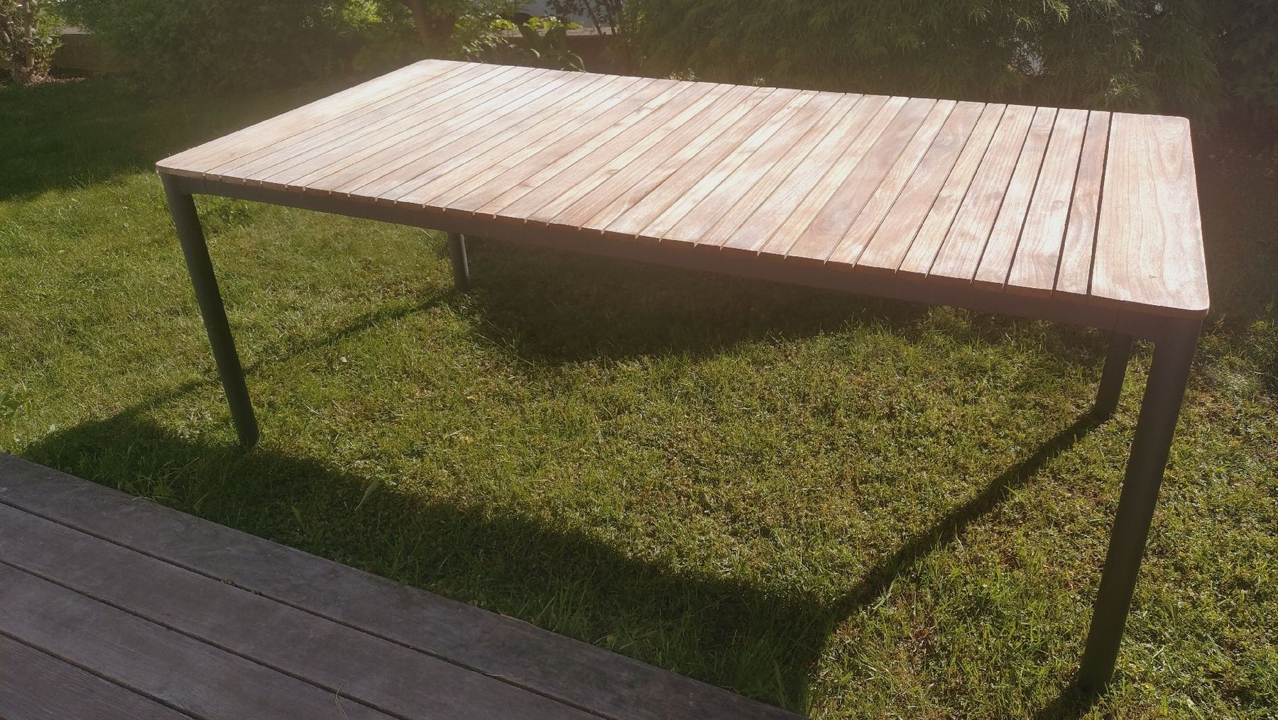 Livique Tische: Gartentisch Teakholz – Gebraucht aus Stäfa von Dreamer77