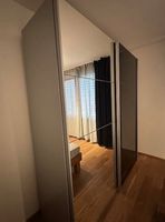 Grosser Kleiderschrank mit Spiegeln – kurzfristig abzugeben