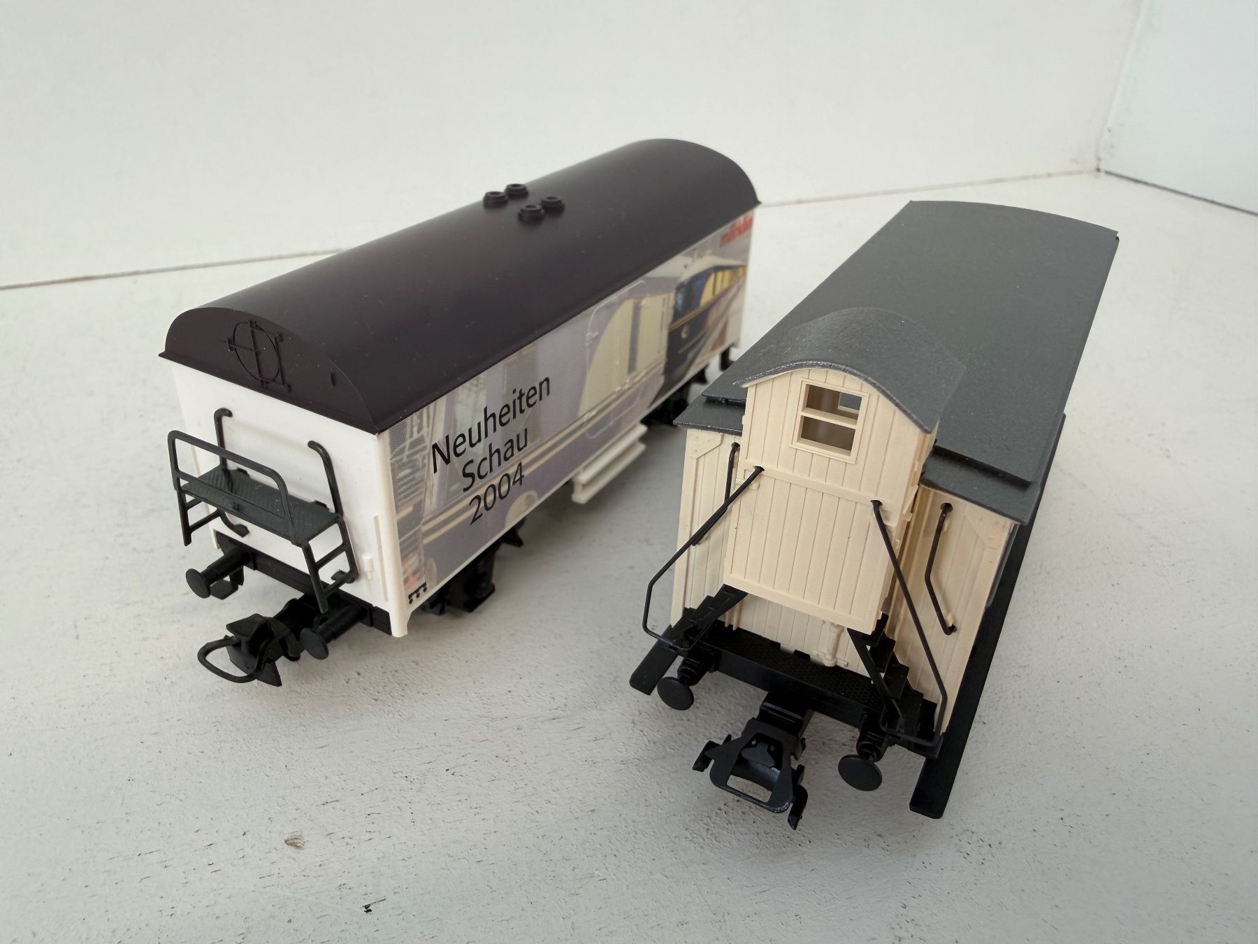 Märklin Modellini di ferrovie: Märklin 94230, 48921 Güterwagen DB gedeckte Wagen – Usato da Büsserach venduto da ModellbahnDepot 5