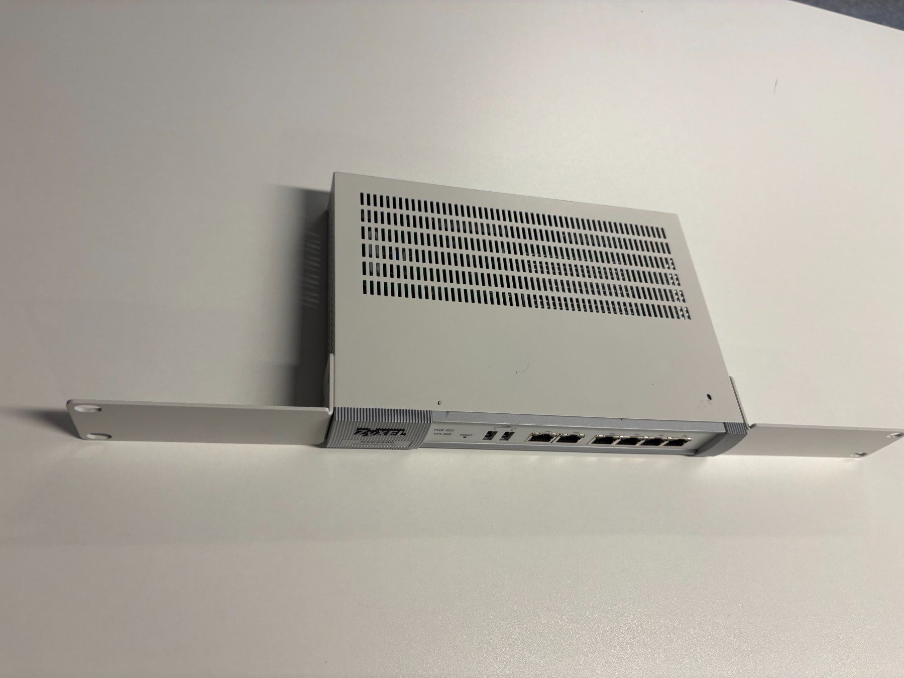 Zyxel Firewall: Zyxel NXC2500 Wireless LAN Controller – Usato da Langnau am Albis venduto da IhreIT
