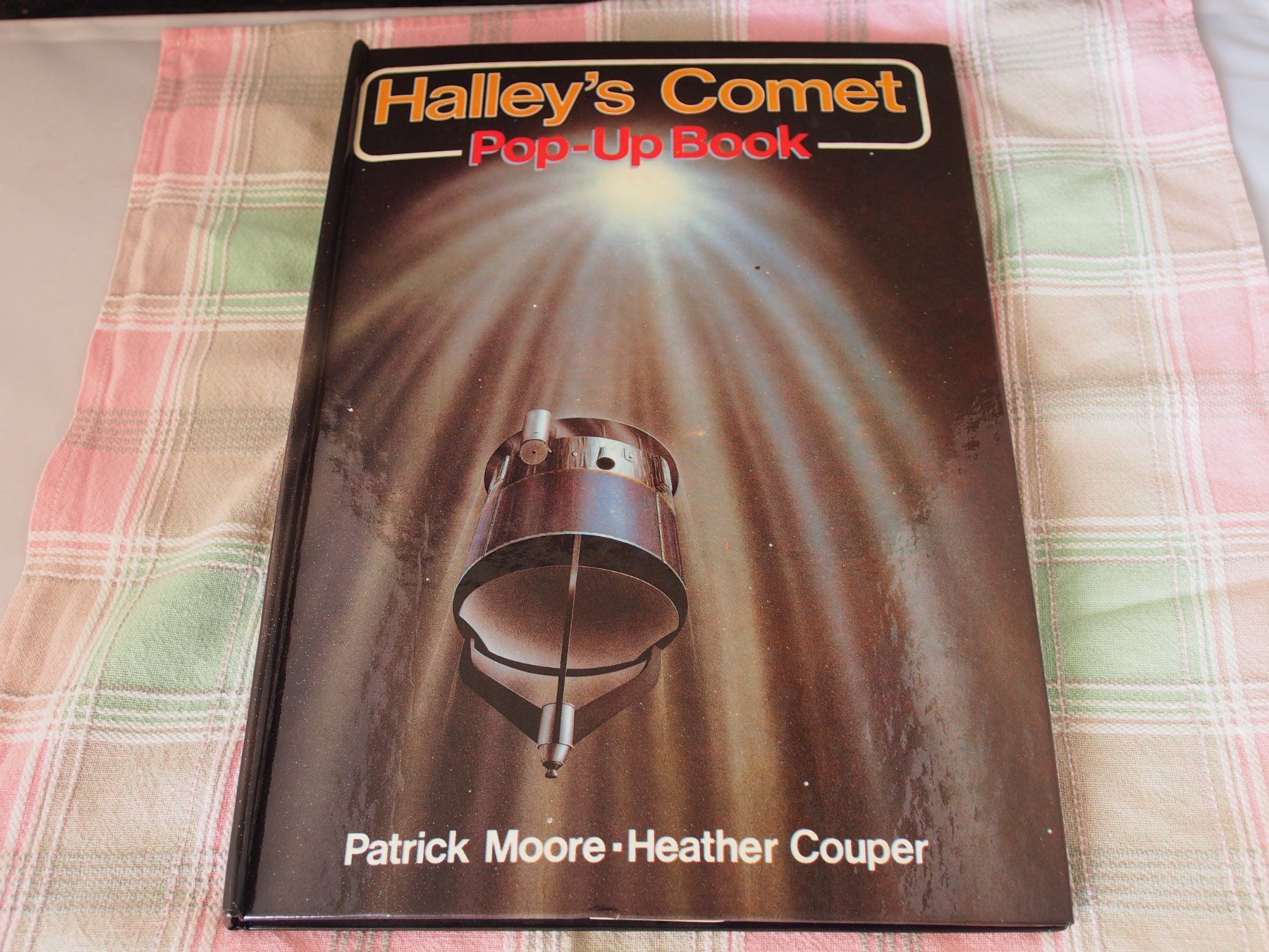 Livres: halley's comet pop-up book patrick moore, heather couper – D'occasion à Ovronnaz par Etagne68