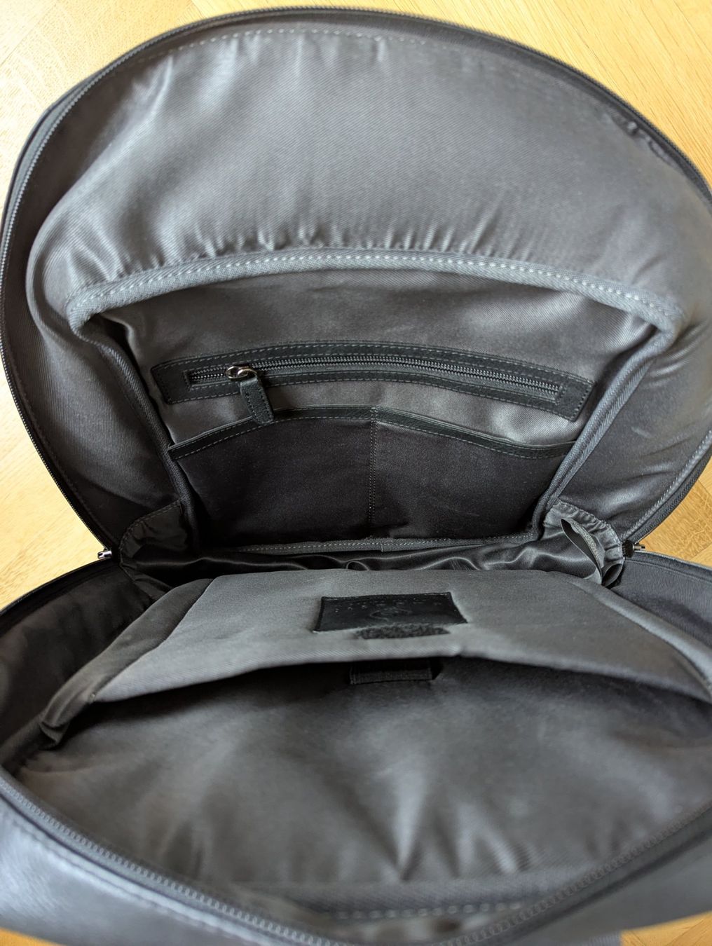 Bugatti Rucksäcke: Black leather backpack bugatti – Gebraucht aus Zürich von icecream 3