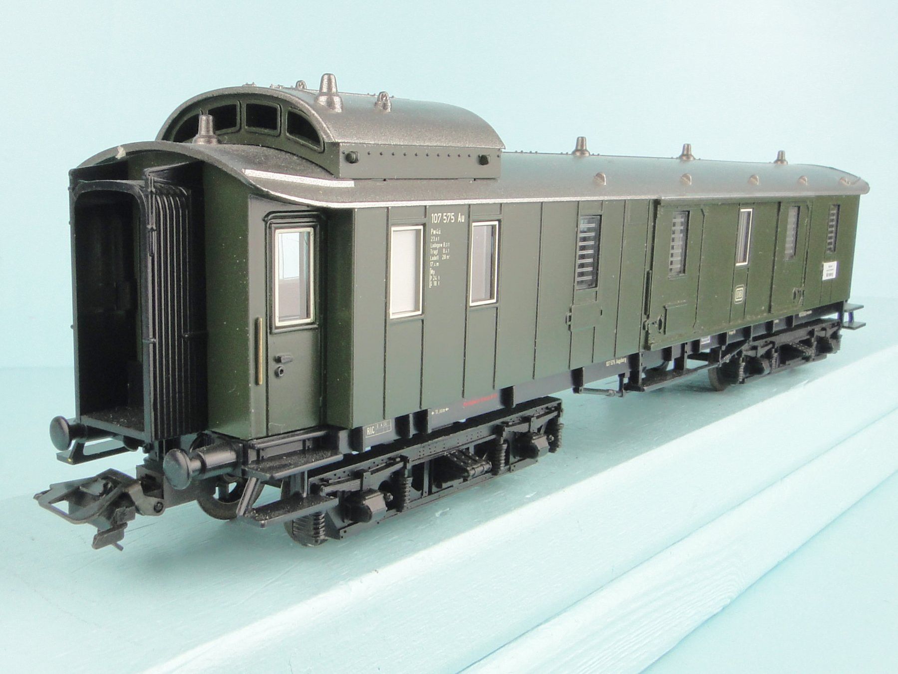 Märklin Modelleisenbahnen: Märklin 41372 Gepäckwagen – Gebraucht aus Bülach von cann11 7