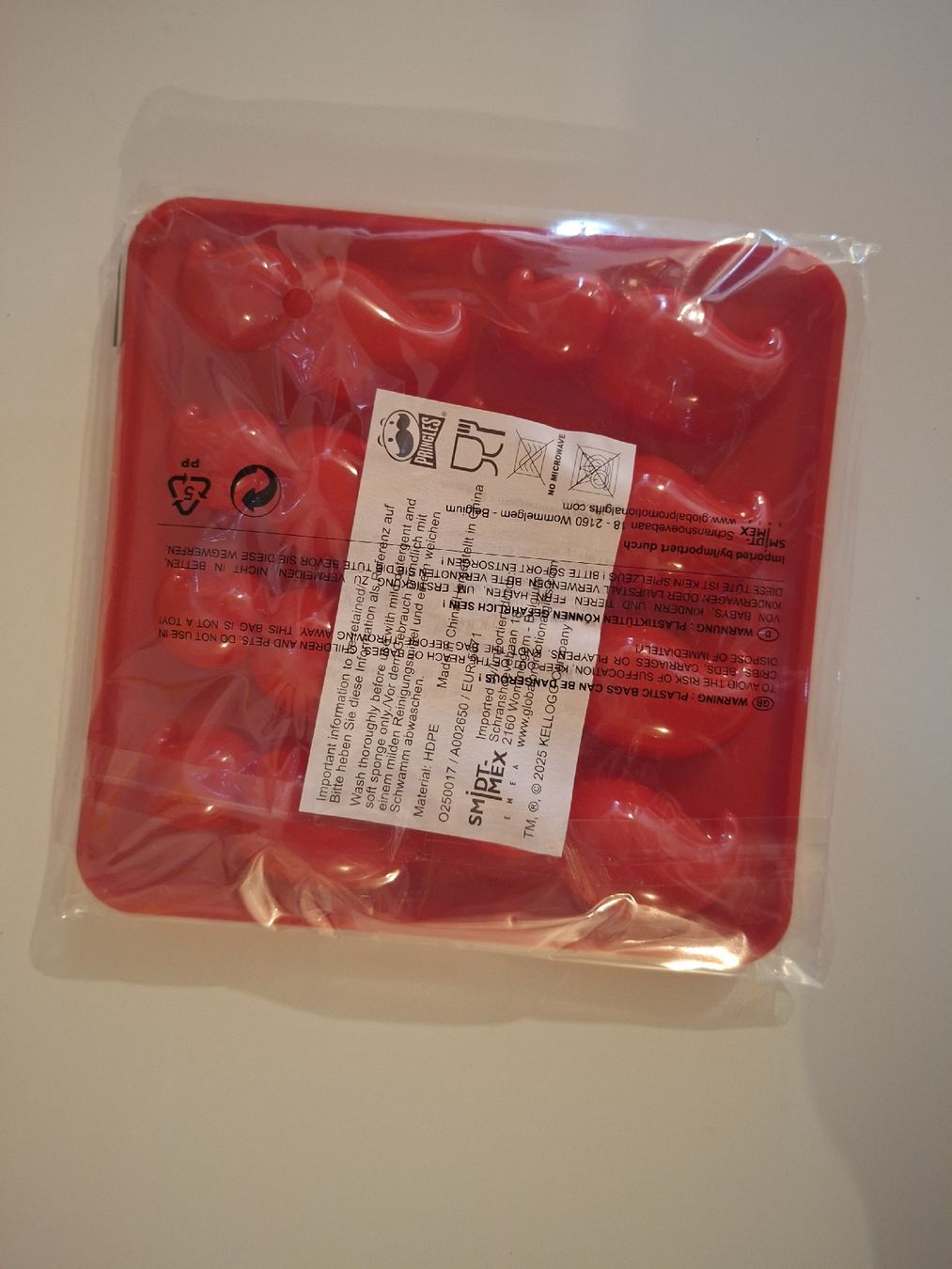 Backformen: Moule glaçons Pringles moustache rouge NEUF – Neu und originalverpackt aus Lausanne von bagadou 2