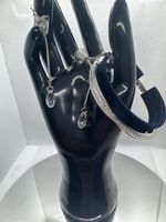Schmuckset mit Strass und Samt, Ohrringe, Armreif
