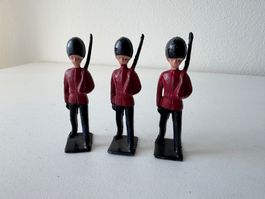 Britains - 3 Stk. Königliche Gardisten, Höhe 6 cm, Metall