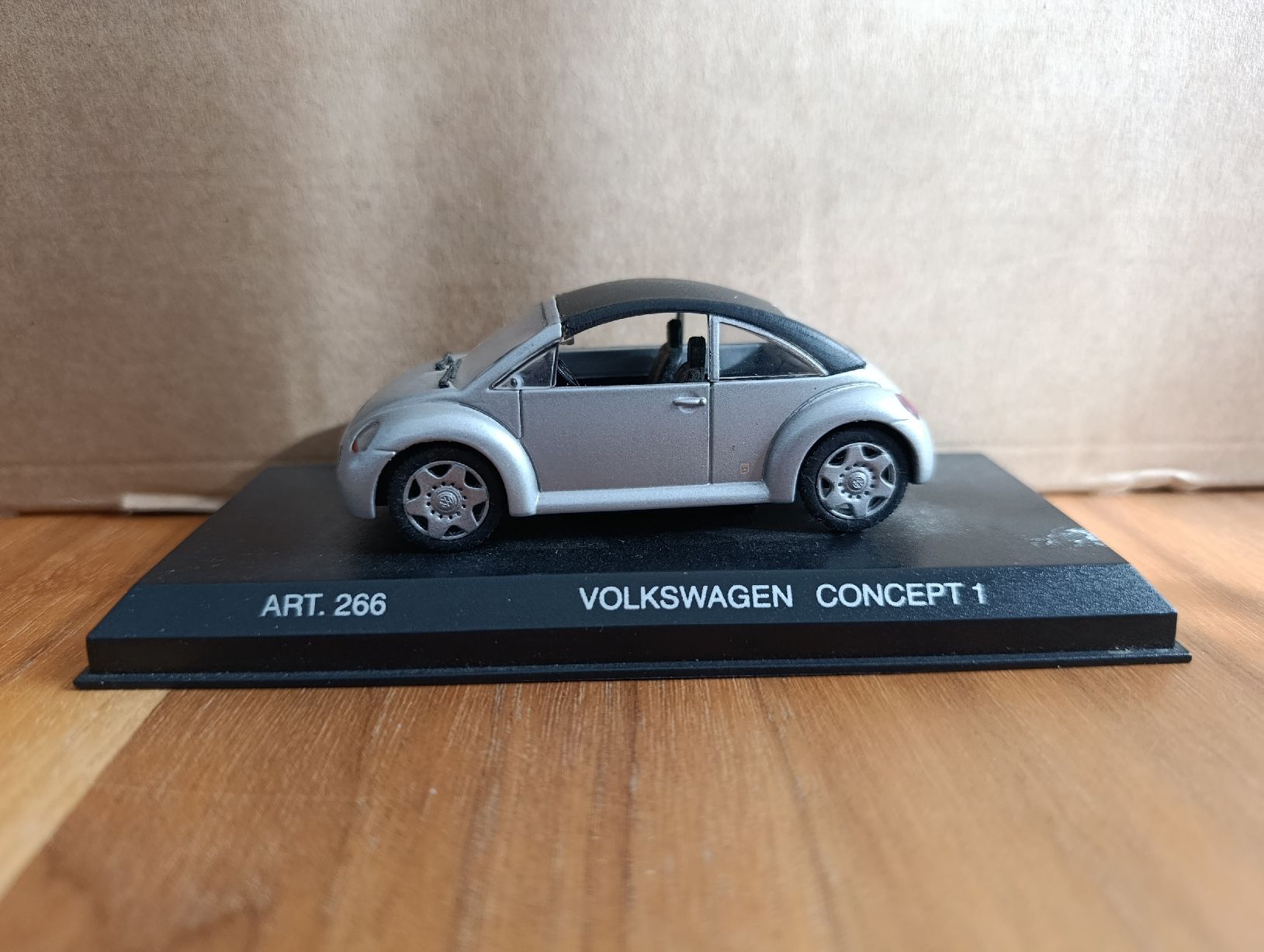 Volkswagen Modellautos: VW New Beetle Concept 1:43 Käfer – Gebraucht aus Untervaz von Pescante 3