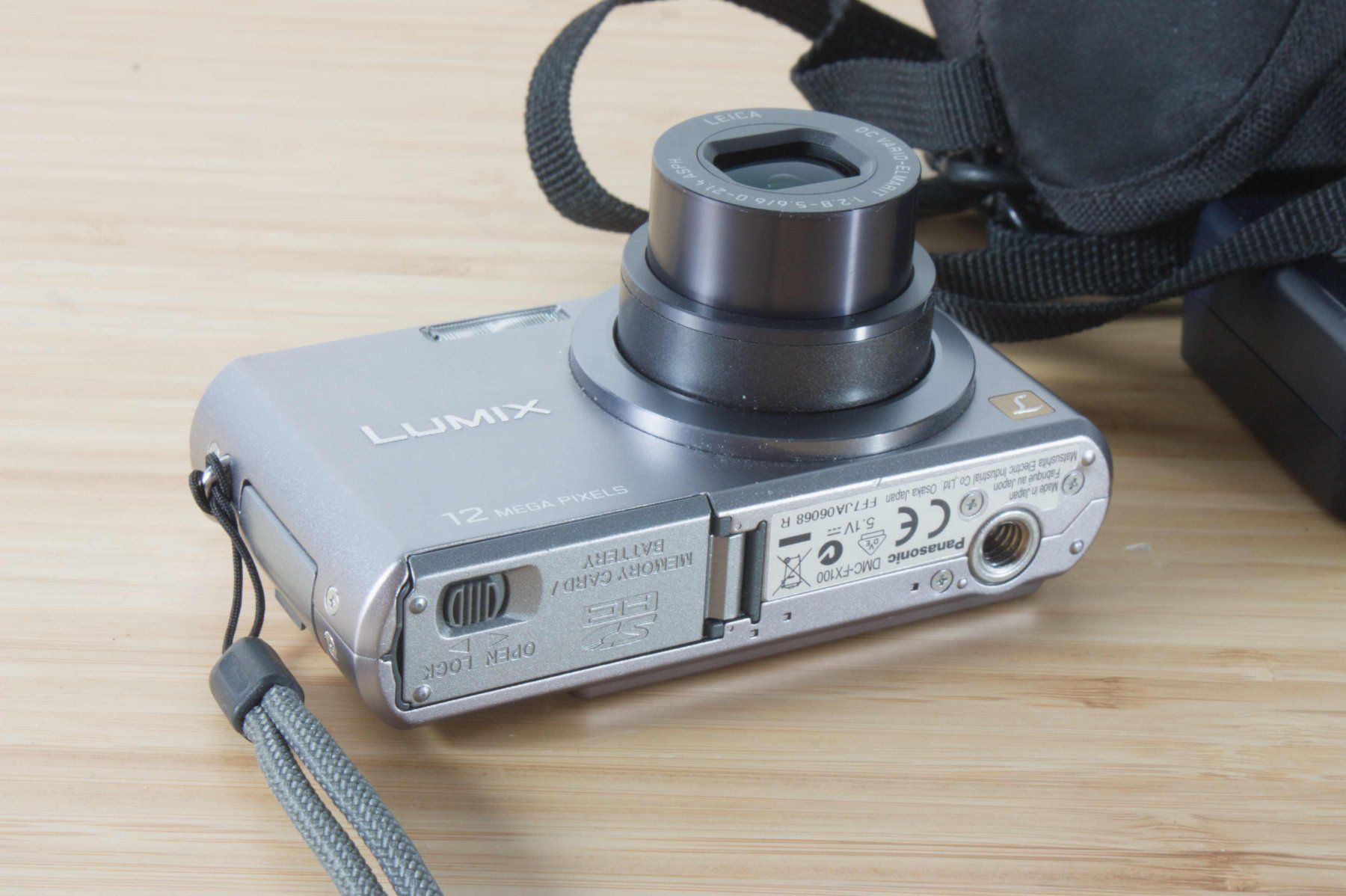 Panasonic Fotocamera: PANASONIC LUMIX DMC-FX100 · 12 MP Digital-Kompaktkamera – Usato da Zürich venduto da thelittleerik 4