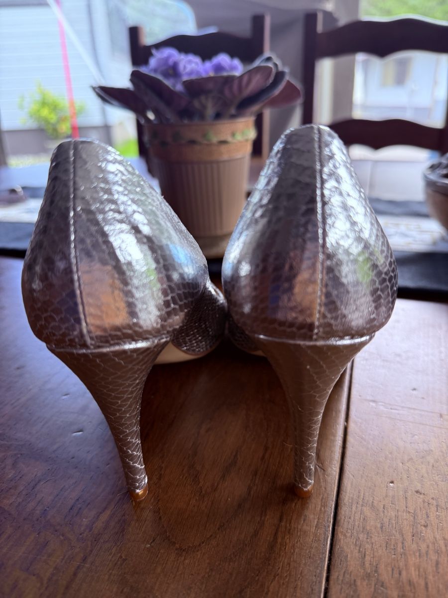 Scarpe da donna: Escarpins argentés   – Nuovo e nell'imballaggio originale da Lausanne venduto da Doudoutze 2
