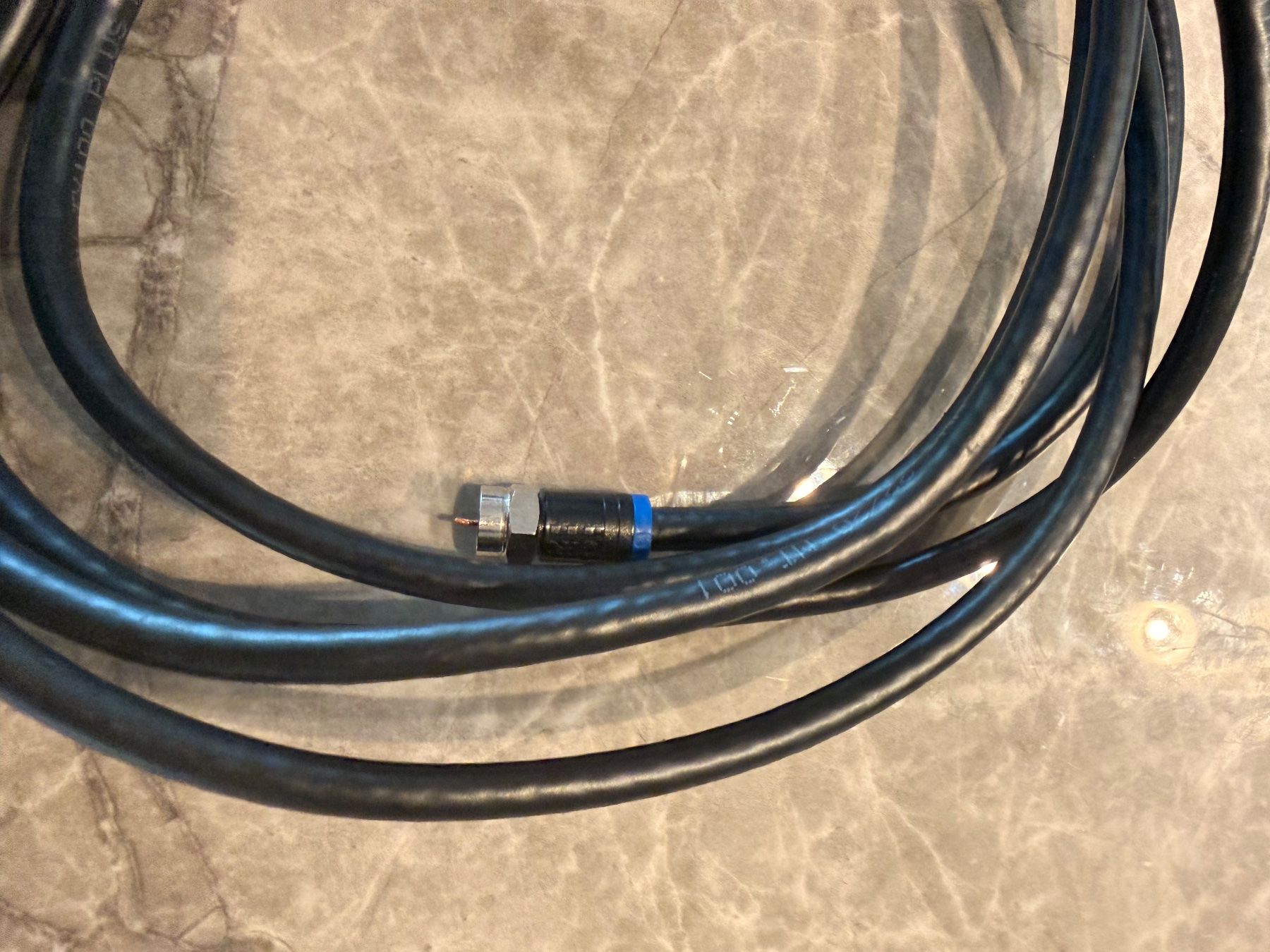 Cavi: Langes Satellitenkabel in schwarz – Usato da Balgach venduto da ren_xy57 2