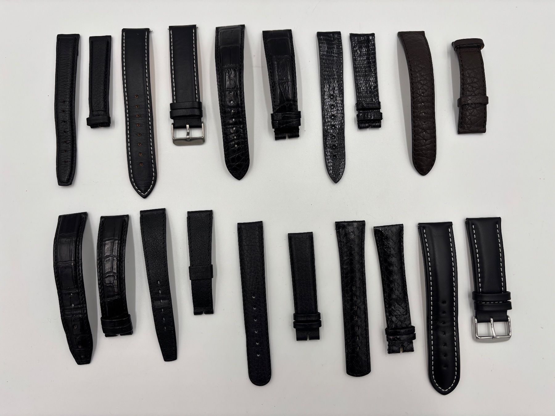 Armbänder & -reifen: Lot de 28 bracelets de montre – Gebraucht aus Delémont von Loccaze2015 2
