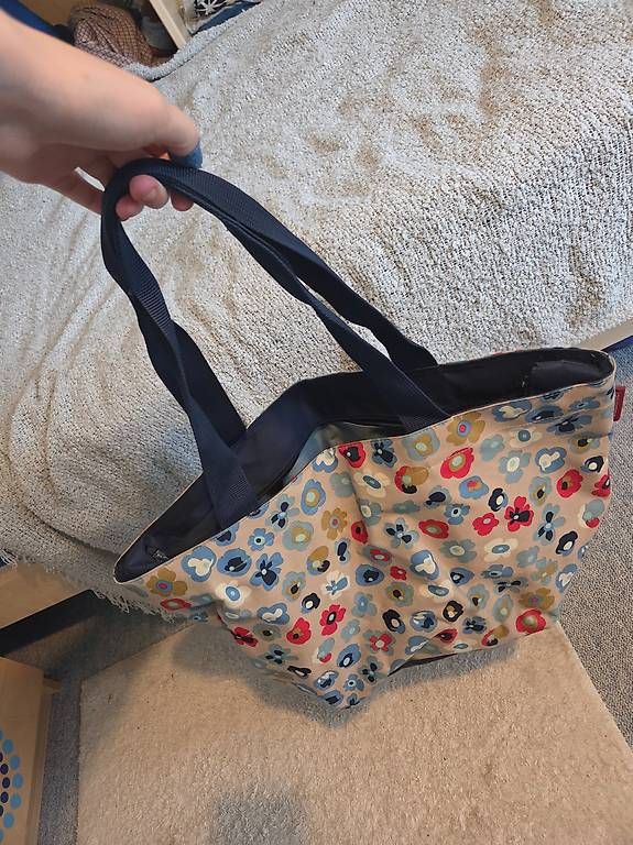 Taschen für Damen: Reisenthel Tasche – Gebraucht aus Köniz von Briefmarken_Frau