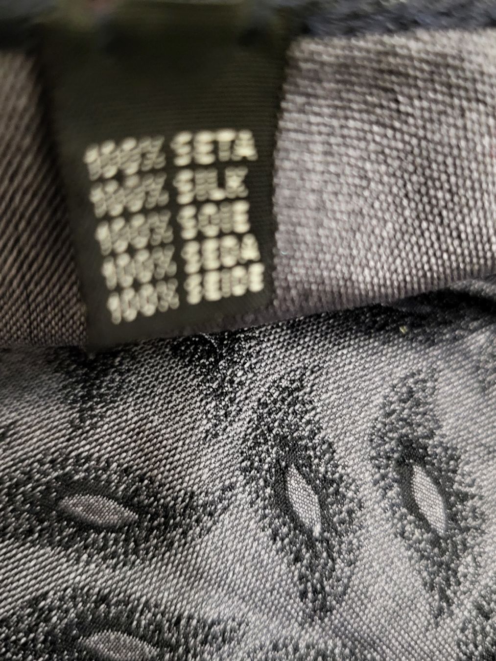 Foulard & Sciarpe: Écharpe en soie Arrow Élégant – Usato da Niedergösgen venduto da Eva2410 4