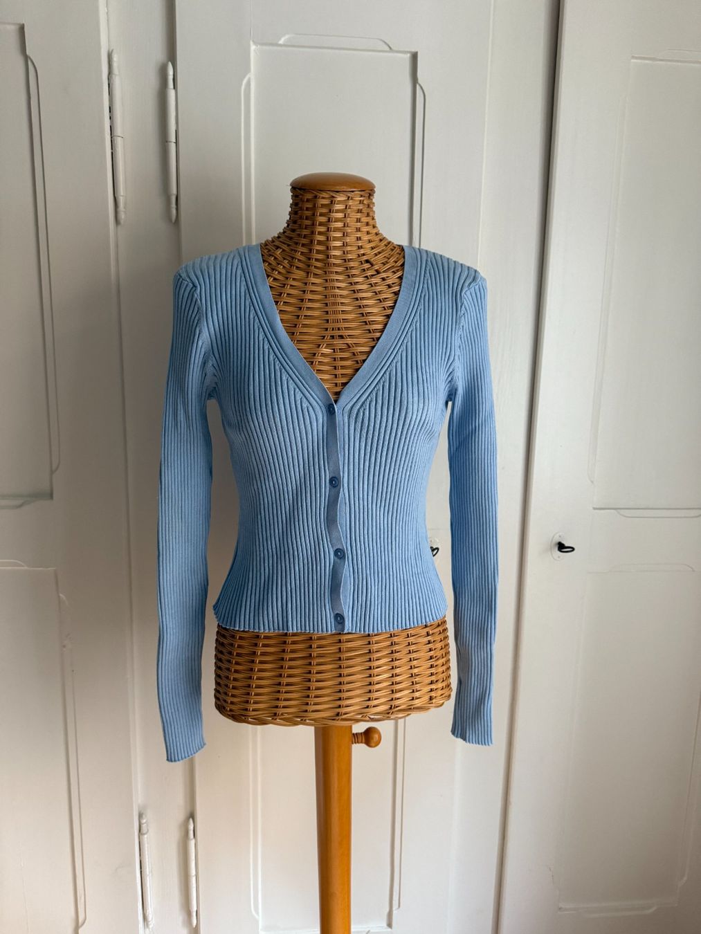 H&M Giacche: Strickjacke Cardigan hellblau M – Usato da Zürich venduto da Diazaio